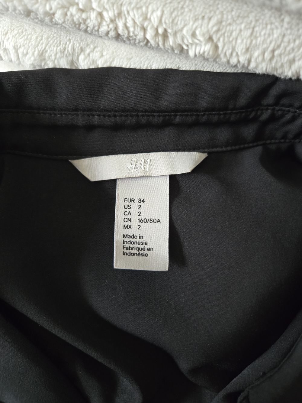 H&M Button-Up Blouse - Picture 8 of 8